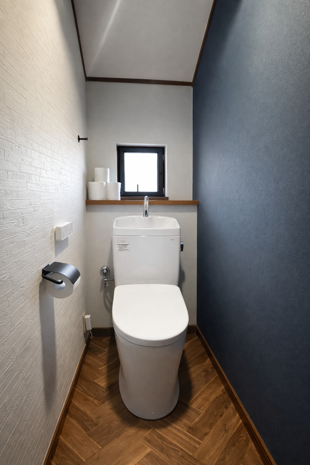 築25年戸建て2つの老朽化トイレを2日で一新！最新設備と内装でおしゃれな空間へ