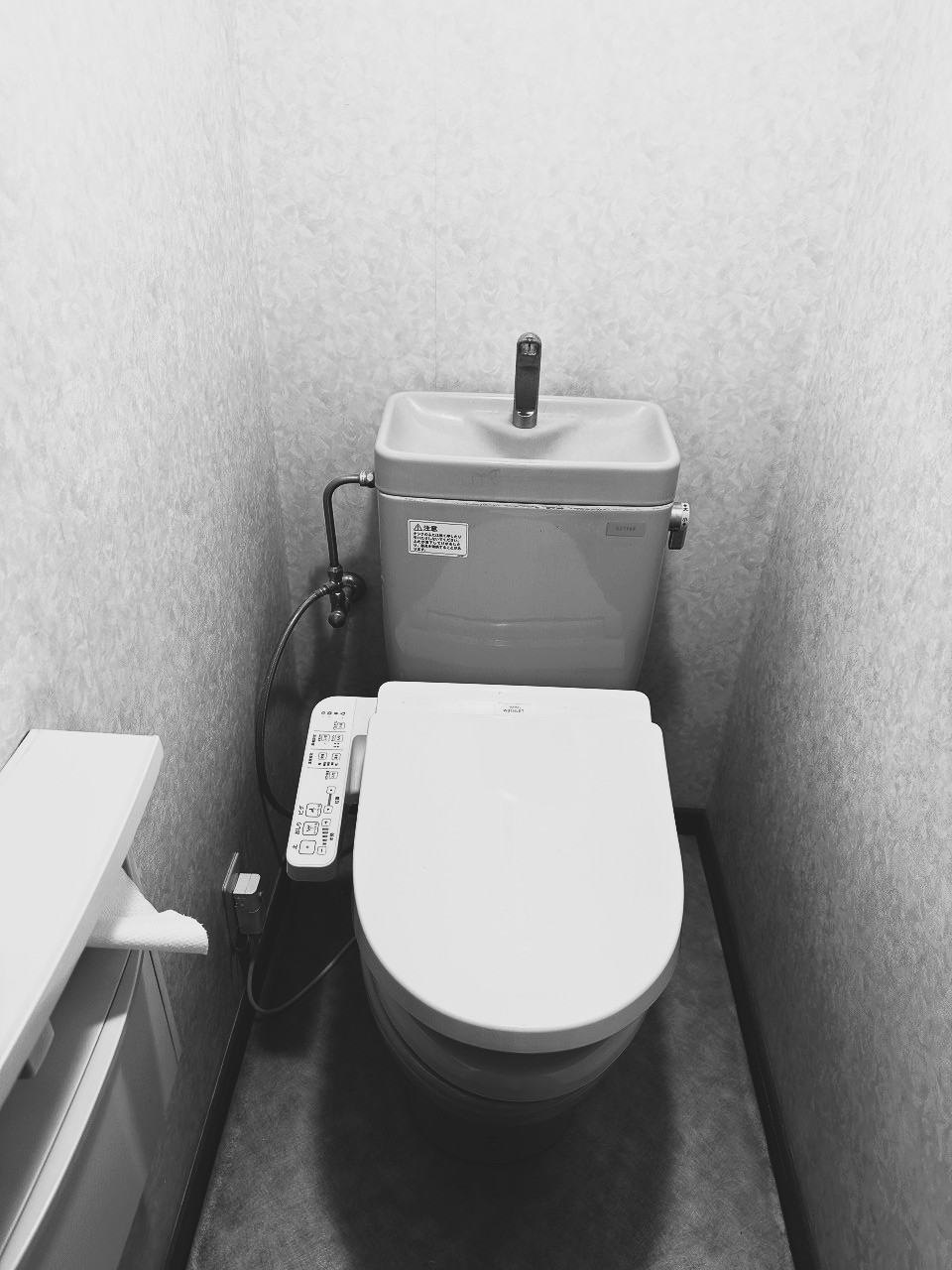 築25年戸建て2つの老朽化トイレを2日で一新！最新設備と内装でおしゃれな空間へ